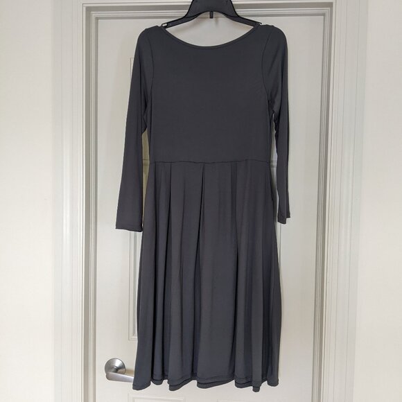 Stretchy gray pleated dress with pockets - Picture 1 of 3